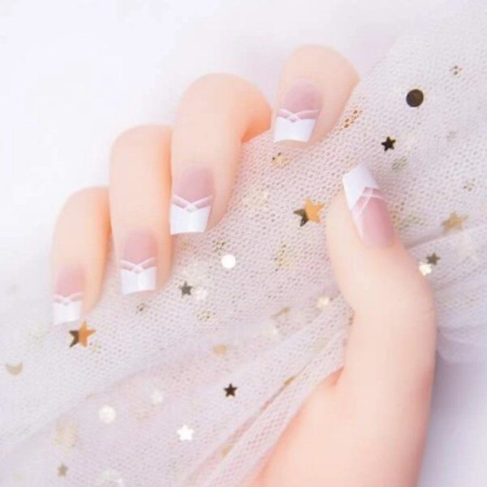 FRENCH MANICURE CRISS CROSS PRESS-ON NAILS